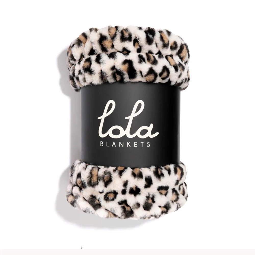 Lola Blankets Chillin' Cheetah Throw